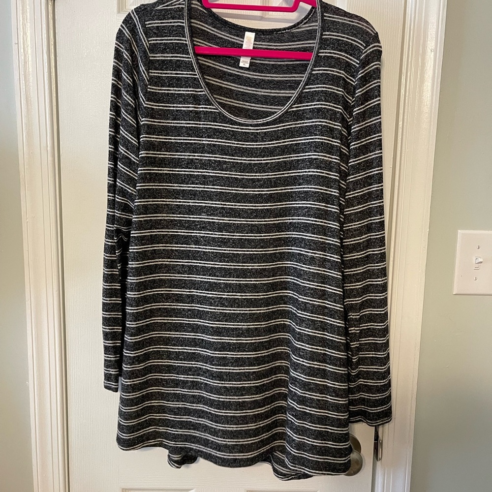 Lularoe long sleeve t